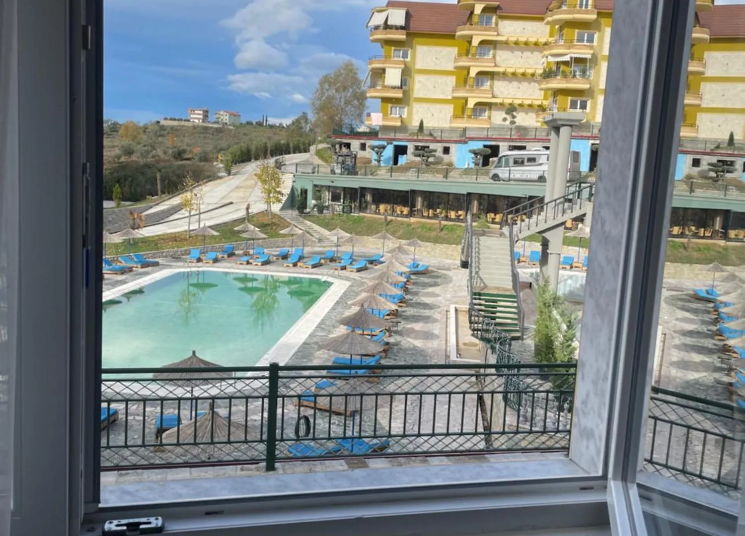 Apartment Land Lake Tirana